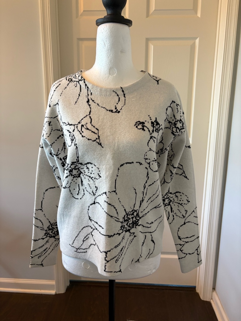 Tahari Light Gray Crewneck Sweater with Black Floral Outline